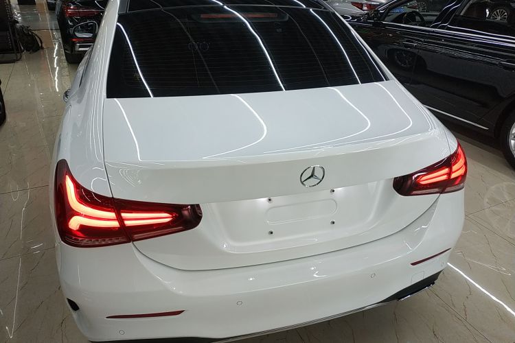 奔驰A级 2022款 改款 A 200 L 运动轿车时尚型车身外观6