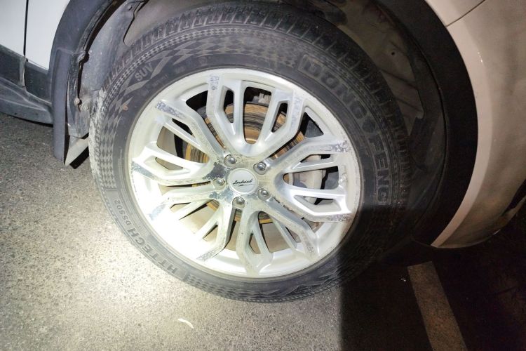 陆风X7 2015款 2.0T 全景尊贵版车身外观6007