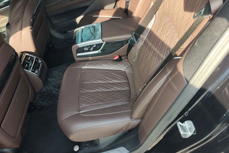 宝马7系 2019款 改款 740Li 领先型 M运动套装中控内饰21