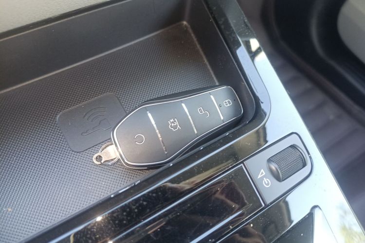 比亚迪 元Pro 2023款 401KM豪华型中控内饰7001