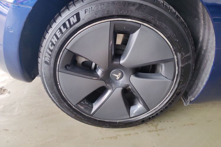 特斯拉 Model 3 2021款 标准续航后驱升级版车身外观6008