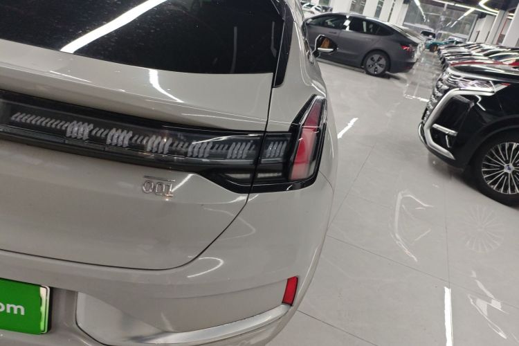 极氪001 2022款 超长续航双电机 YOU版车身外观6006