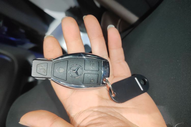 奔驰V级 2022款 V 260 L 长轴距尊贵版中控内饰11