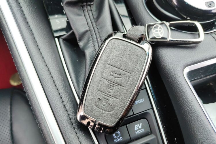 丰田 亚洲龙 2023款 双擎 2.5L XLE尊贵版中控内饰7001