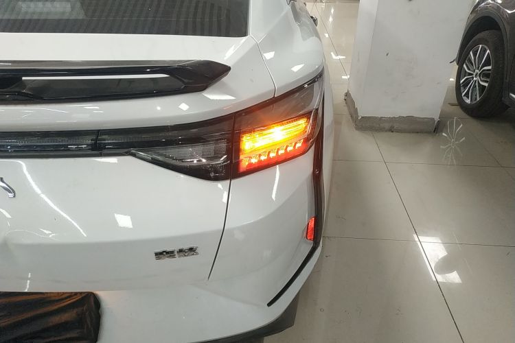 东风风神 奕炫 2023款 1.5L 自动荣耀版车身外观6006