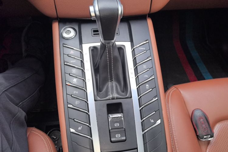 众泰SR9 2017款 2.0T 自动极致之心版局部细节18