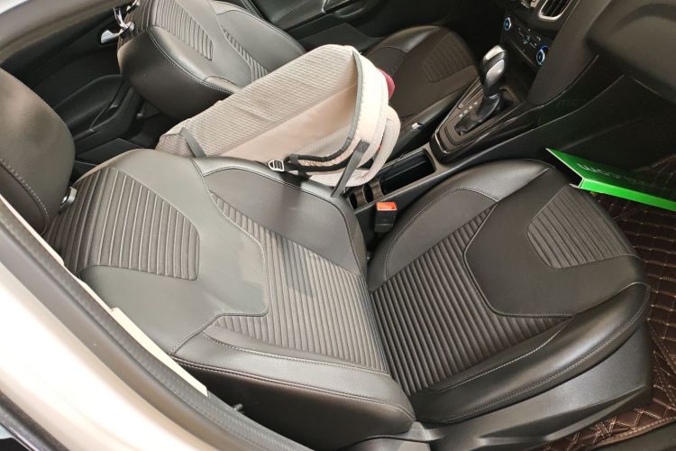 福特 福克斯 2018款 两厢经典 1.6L 自动风尚型智行版局部细节41