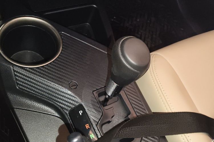 丰田 RAV4荣放 2015款 2.0L CVT两驱都市版中控内饰18