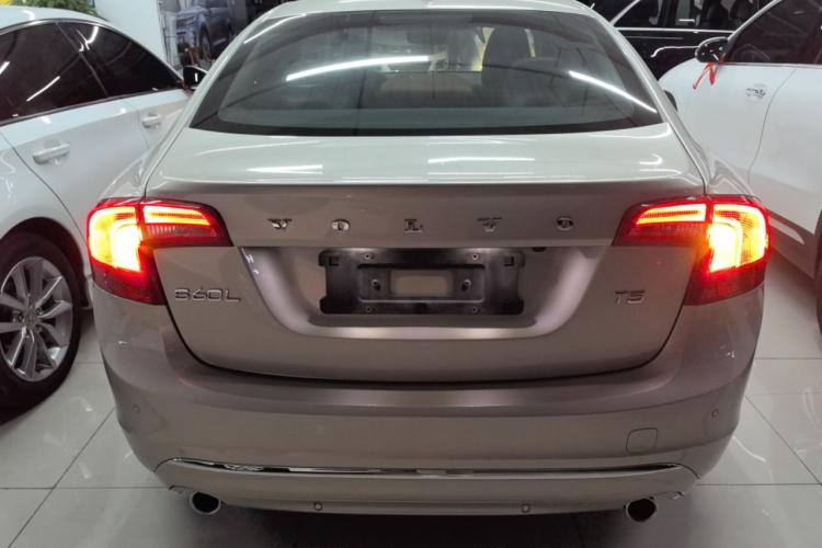 沃尔沃S60 2019款 S60L T5 智远版车身外观6