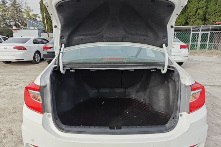 本田 凌派 2016款 1.8L CVT豪华版机舱底盘23