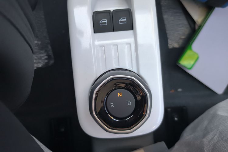 吉利银河 2025款 210km 熊猫卡丁中控内饰18