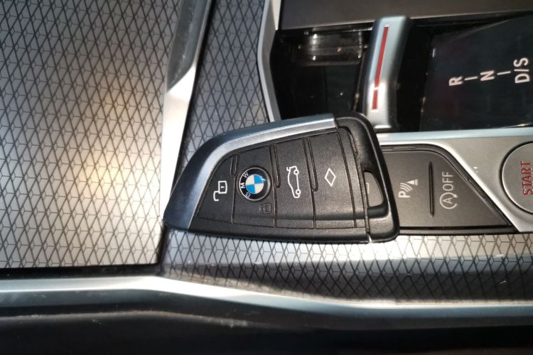 宝马3系 2023款 325Li M运动曜夜套装中控内饰11