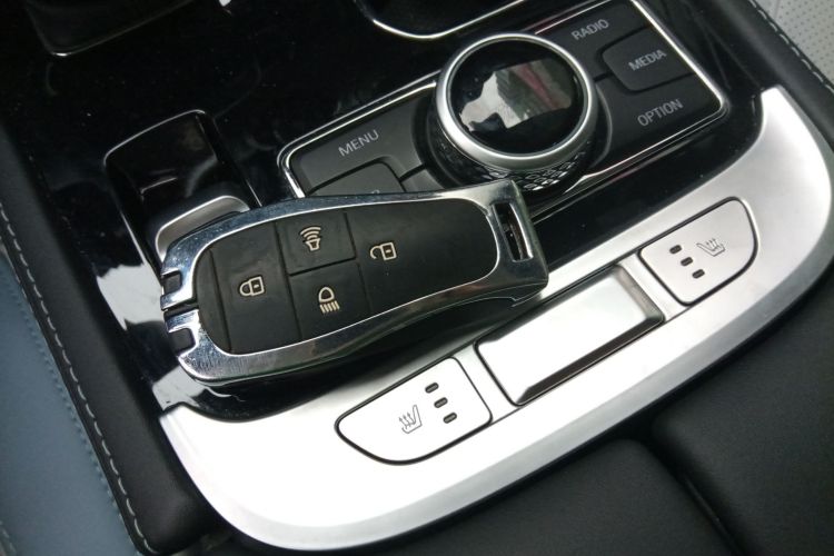 北京BJ40 2023款 2.0D 自动四驱刀锋英雄版侠客型（前后电控锁）中控内饰7001