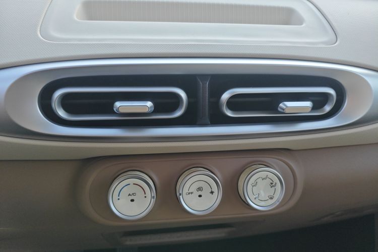 五菱汽车 宏光MINIEV 2025款 四门版 进阶款中控内饰16