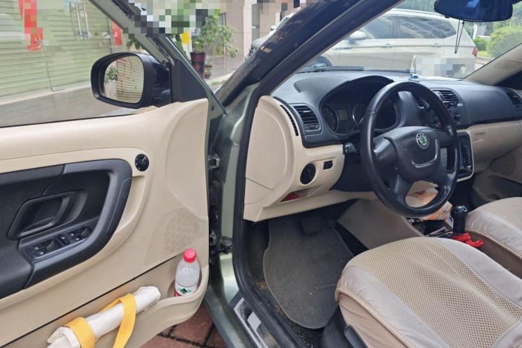 斯柯达 晶锐 2012款 1.6L Scout中控内饰7003