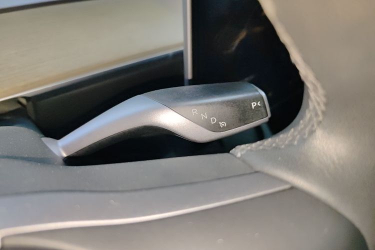 特斯拉 Model Y 2022款 改款 后轮驱动版中控内饰18