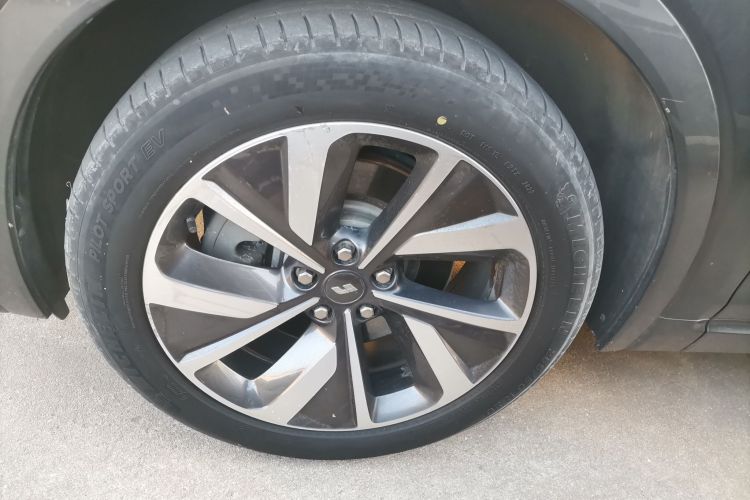 理想汽车 理想ONE 2021款 增程6座版车身外观6002