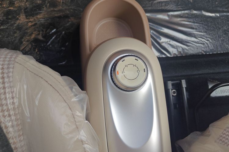 五菱汽车 宏光MINIEV 2025款 四门版 臻享+款中控内饰18