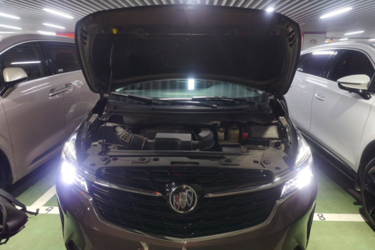 别克GL8 2021款 陆上公务舱 652T 豪华型机舱底盘24