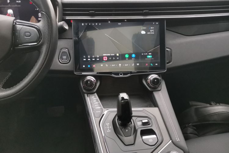 领克01 EM-P 2023款 1.5TD EM-P PM中控内饰16