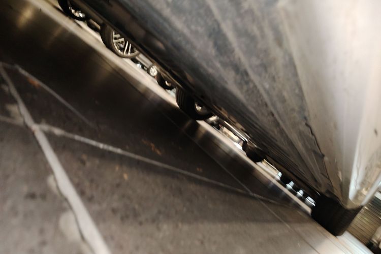 奔驰C级 2019款 改款 C 260 L 运动版机舱底盘30