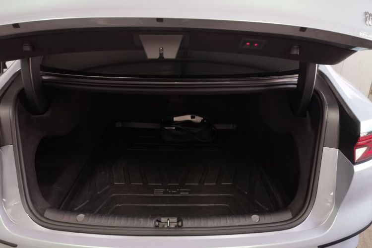 比亚迪 汉 2023款 DM-i 冠军版 121KM 尊荣型机舱底盘23