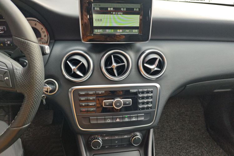 奔驰A级(进口) 2015款 A 200 时尚型局部细节16