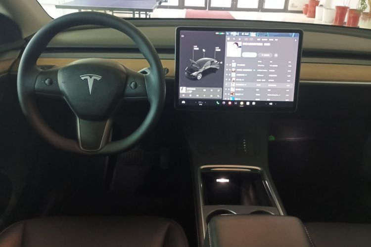 特斯拉 Model Y 2021款 长续航全轮驱动版中控内饰7002