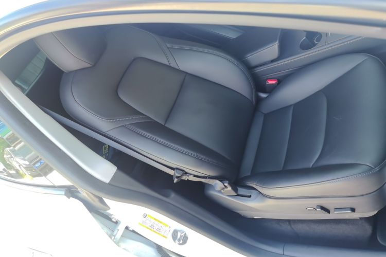 特斯拉 Model Y 2021款 长续航全轮驱动版局部细节41