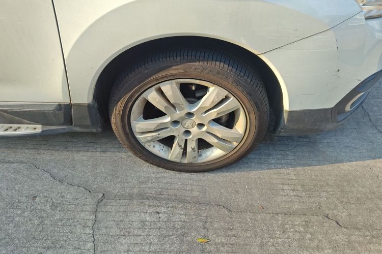 标致3008 2016款 1.6THP 自动经典版车身外观10