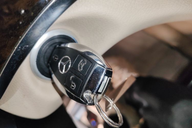 奔驰V级 2017款 V 260 L 尊贵加长版中控内饰7001