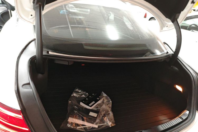 奔驰C级(进口) 2019款 C 260 轿跑车机舱底盘23