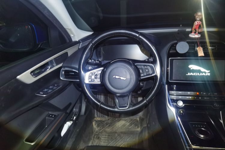 捷豹XEL 2019款 2.0T 200PS 尊享版局部细节13