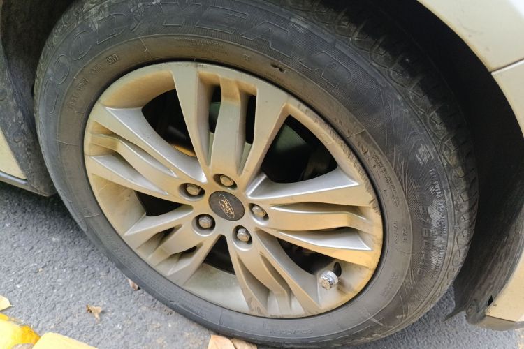 福特 福克斯 2012款 三厢 1.6L 自动舒适型车身外观6007