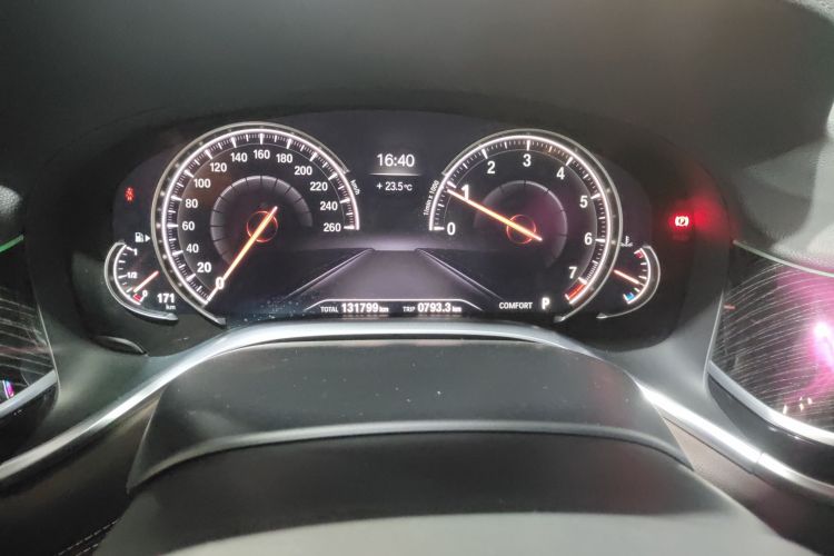 宝马7系 2018款 730Li 领先型 M运动套装中控内饰14