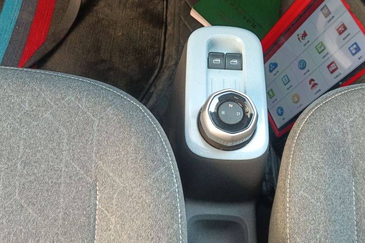 吉利银河 2024款 熊猫mini 200km 耐力熊中控内饰18