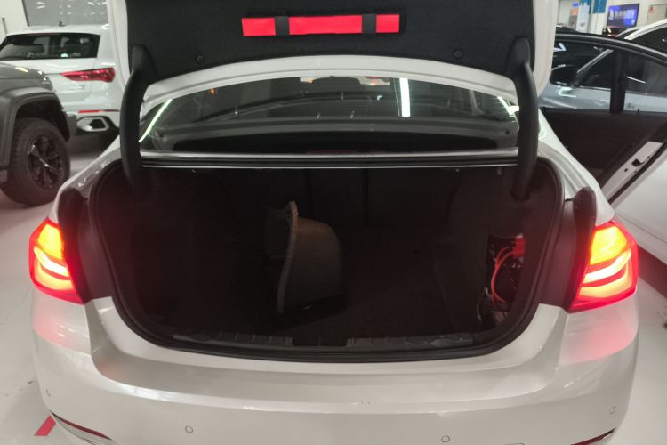 宝马3系 2017款 320Li 时尚型机舱底盘23