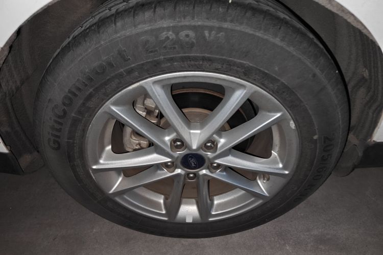 福特 福克斯 2017款 三厢 1.6L 自动风尚型智行版车身外观6008