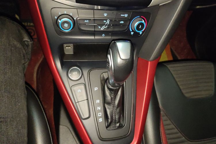 福特 福克斯 2020款 两厢经典 1.5L 自动风尚型中控内饰18