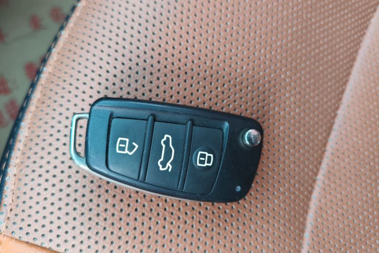 奇瑞 小蚂蚁 2018款 300 4座智享版中控内饰7001