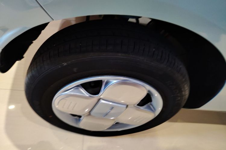 吉利银河 2023款 熊猫mini 200km 耐力熊车身外观6008