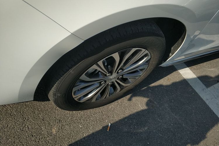 别克GL8 2023款 陆上公务舱 舒适型车身外观6007