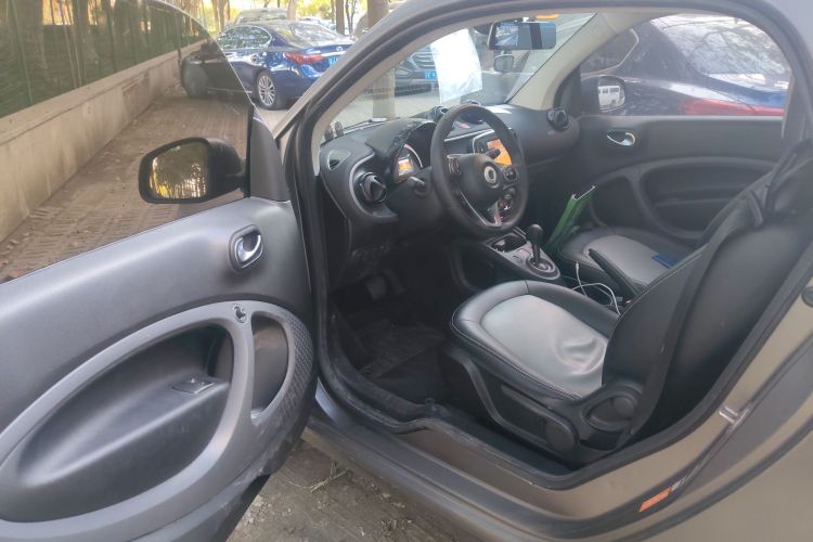 smart fortwo 2019款 0.9T 66千瓦硬顶动擎版 国VI中控内饰20