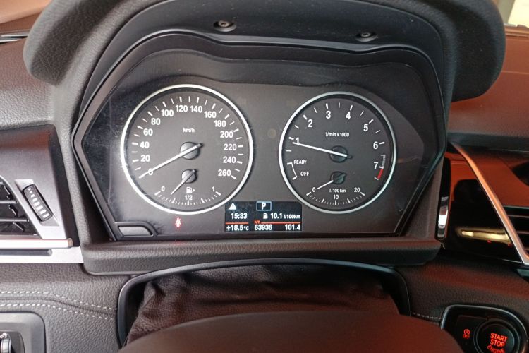 宝马2系多功能旅行车 2015款 218i 运动设计套装局部细节14