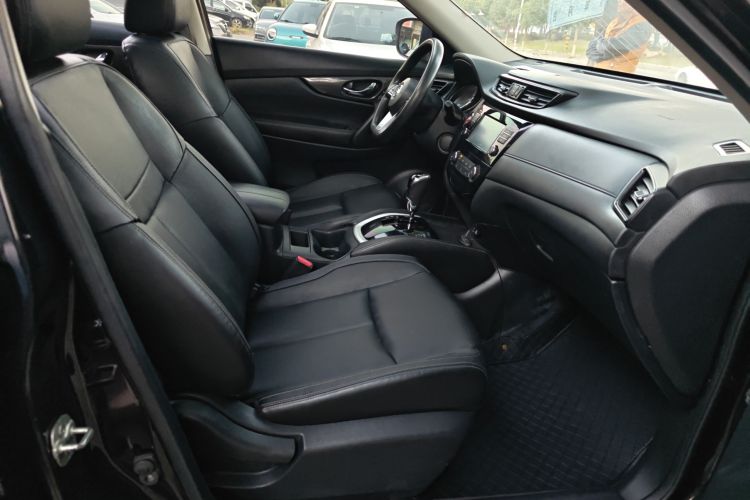 日产 奇骏 2017款 2.0L CVT舒适版 2WD局部细节41