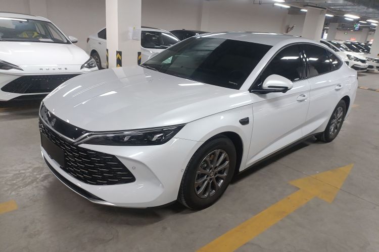 比亚迪 秦L 2025款 DM-i 智驾版 80KM领先型车身外观1