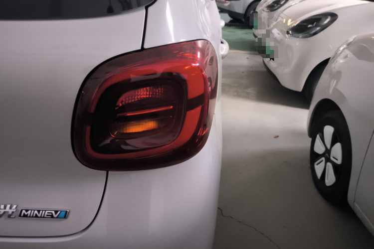 五菱汽车 宏光MINIEV 2025款 四门版 进阶款车身外观9