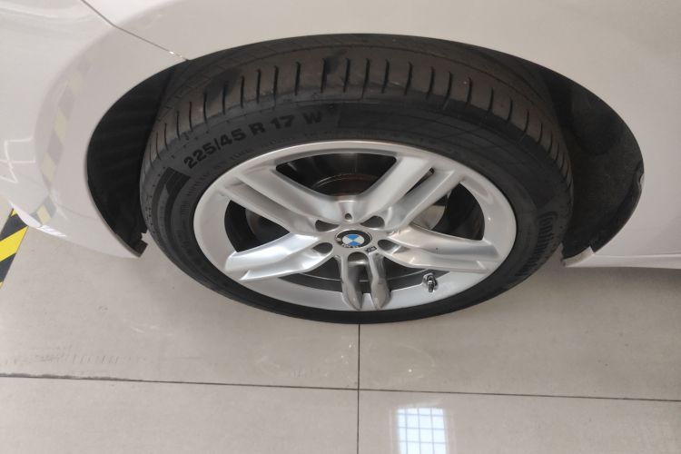 宝马1系 2021款 120i M运动曜夜版车身外观6001