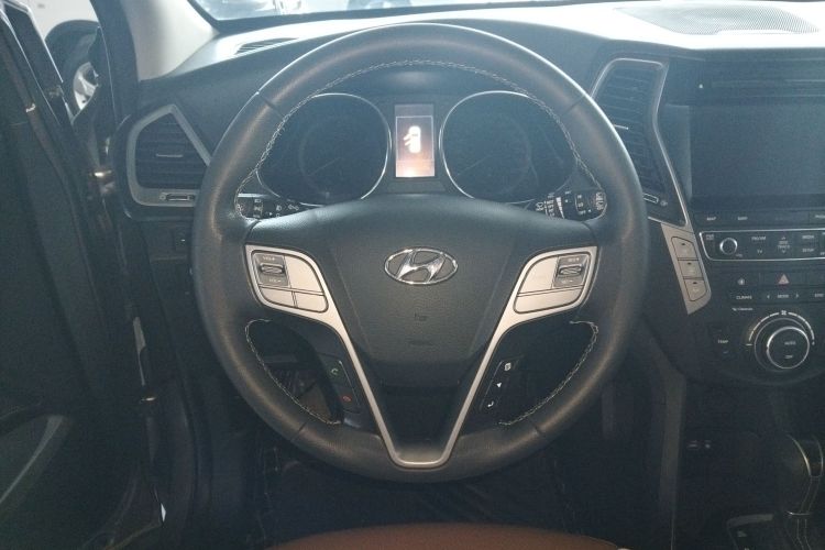 现代 胜达 2017款 2.0T 自动两驱智能型 7座中控内饰13