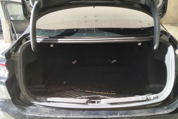 福特 蒙迪欧 2023款 EcoBoost 180 舒雅型局部细节23